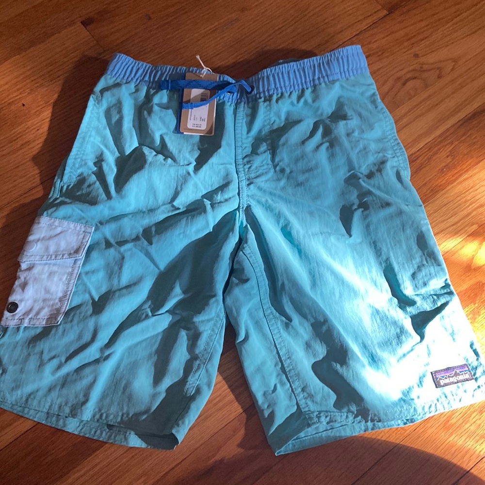 BRAND NEW Patagonia boys baggies board shorts size large